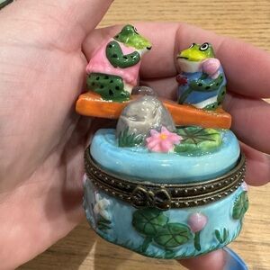Vintage Porcelain Frog Trinket Box – Seesaw‎ Design
